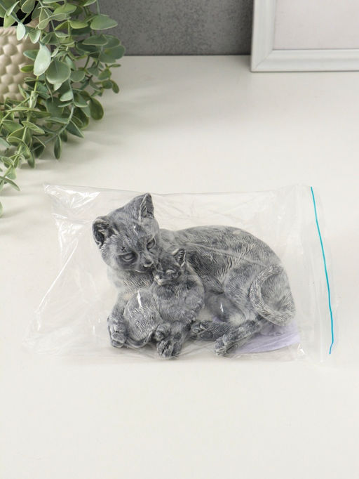 Сувенир "Кошка с котёнком лежит" 8 см