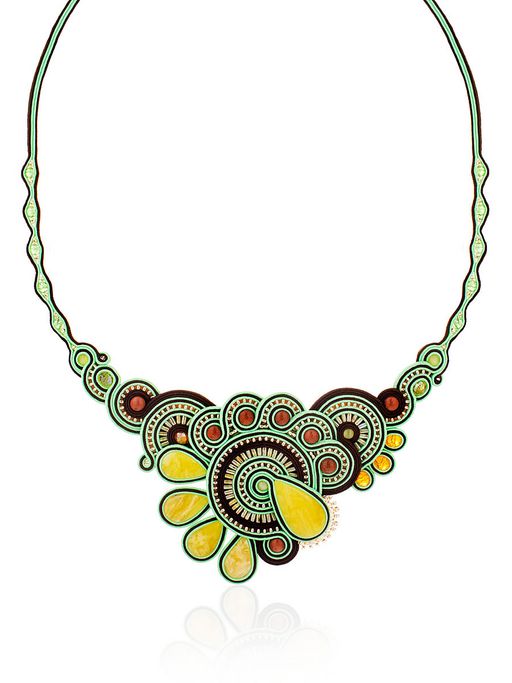 Зеленое ажурное колье с элементами плетения и вставками из натурального молочно-белого янтаря Индия