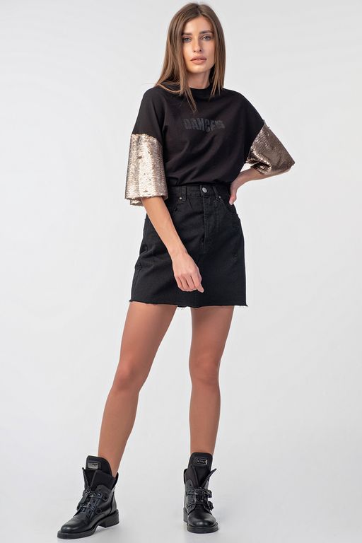 Футболка оверсайз с золотыми пайетками