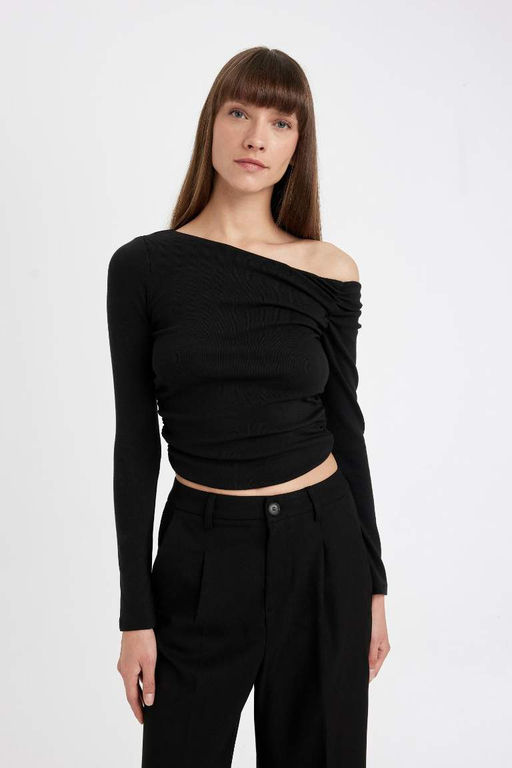 Женская черная облегающая однотонная футболка в рубчик с узким вырезом на одно плечо и длинным рукавом - Defacto фото 3