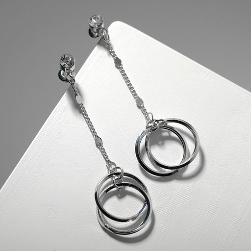 Серьги висячие со стразами Чувства кольца, белые в серебре, 5.5 см - Qf фото 2