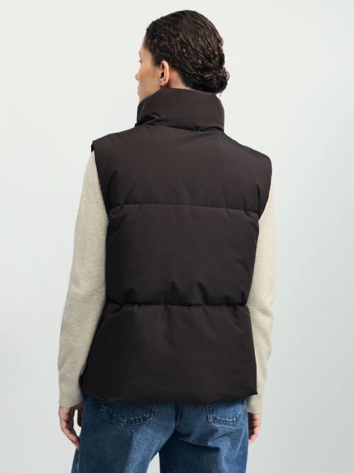 Утепленный стеганый жилет со стойкой-воротником / Zarina