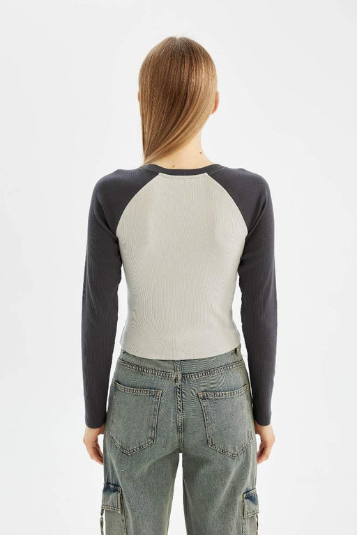 Женская антрацитовая футболка с длинным рукавом в рубчик с круглым вырезом и принтом - Defacto фото 6