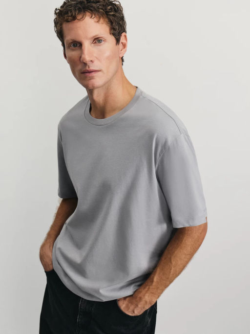 Базовая футболка regular fit / Zarina