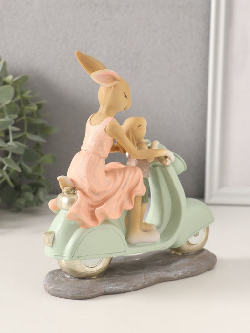 Фигурка полистоун Зайки. Мама с сыном на мопеде, 16?6?17.5 см