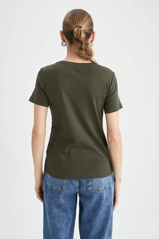 Базовая футболка из 100 % хлопка с короткими рукавами и v-образным вырезом приталенного кроя - Defacto фото 6