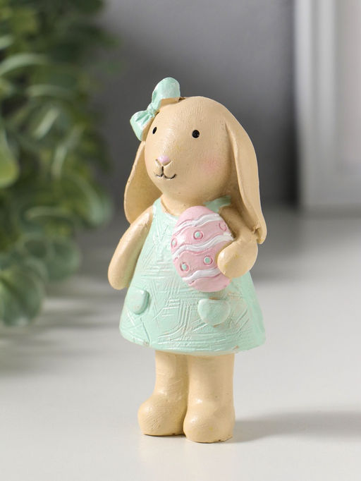 Фигурка полистоун Зайка в платьице, с пасхальным яичком, 4.8?2.8?10 см