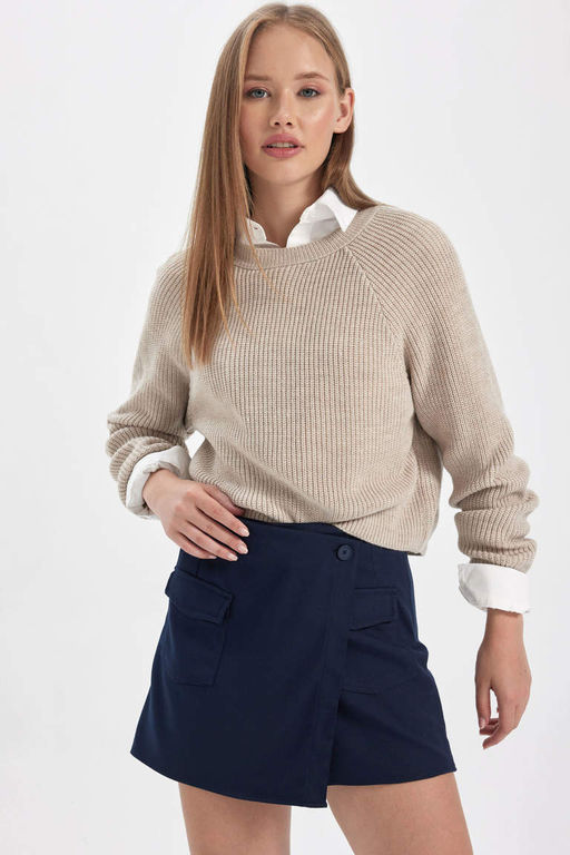 Крутой свитер стандартной посадки с круглым вырезом