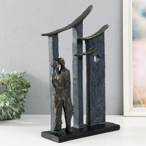 Фигурка полистоун Двое в городе, под металл, 24?7.7?37.4 см