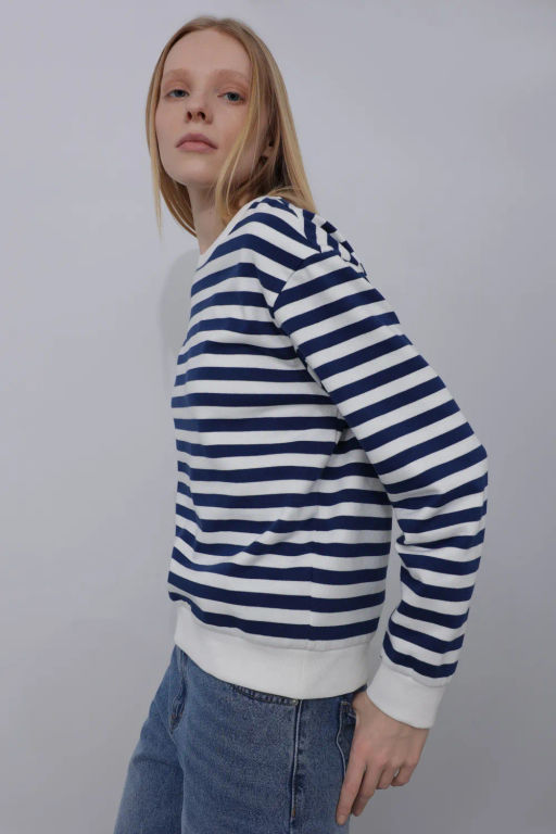 Бело-черная толстовка в горизонтальную полоску - Incity фото 6