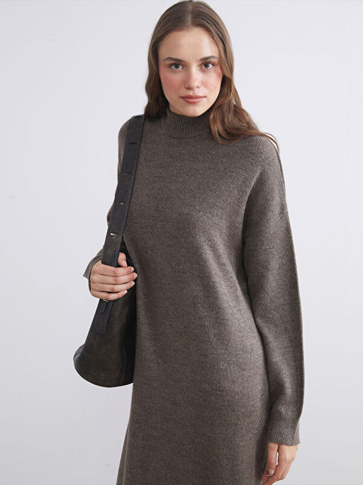 Dik Yaka Triko Elbise