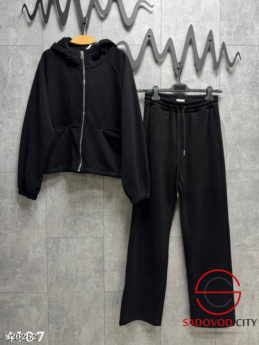 Костюм двойка: олимпийка на молнии свободного кроя и брюки на резинке