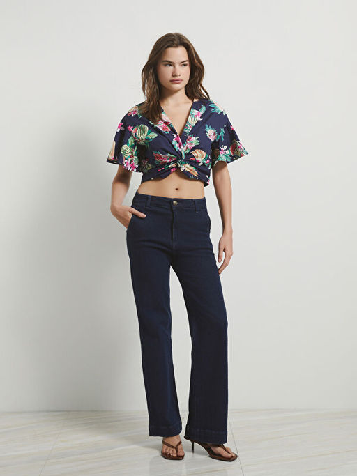 V Yaka ?i?ekli K?sa Kollu Crop Kad?n Bluz