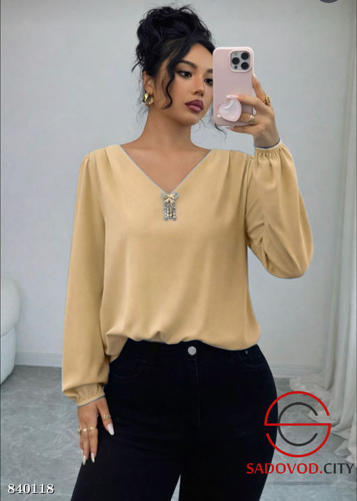 Блузка женская с V-вырезом