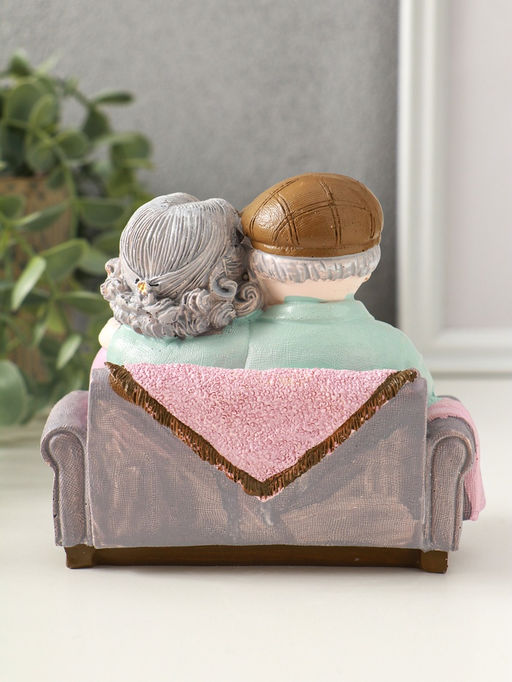 Фигурка полистоун «Дедуля с бабулей на диване читают книгу», 12×5×11 см