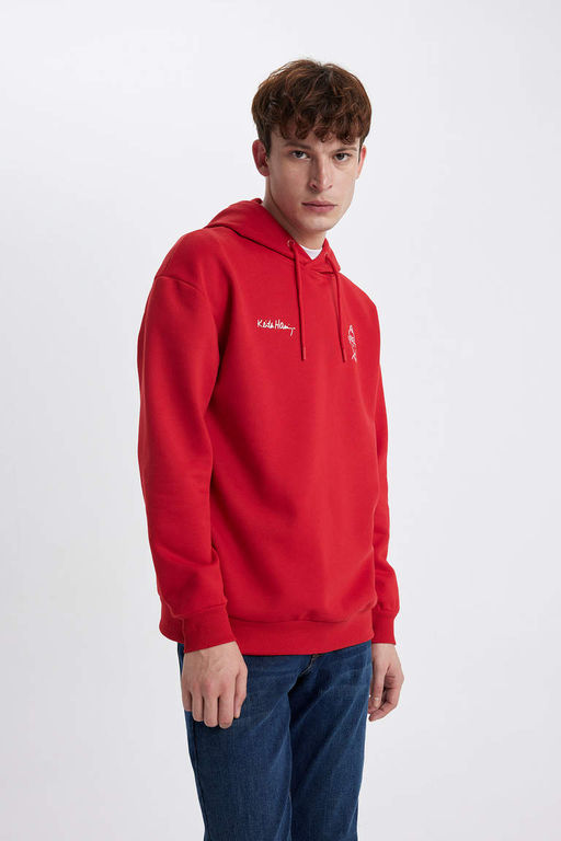 Толстовка свободного кроя с капюшоном Keith Haring в рождественской тематике - Defacto фото 4
