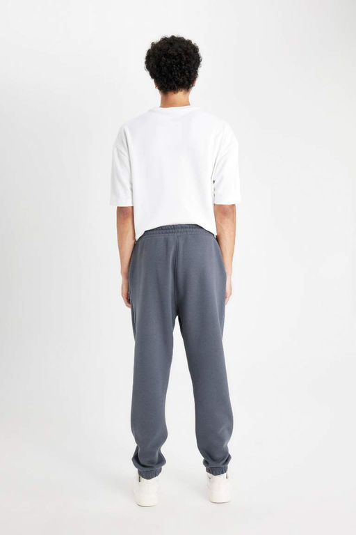 Мужские спортивные штаны обычного кроя антрацитового цвета с карманами и эластичными штанинами - Defacto фото 6