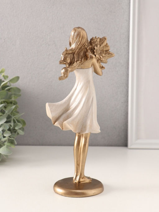 Фигурка полистоун «Девушка с охапкой подсолнухов», 9.5×7×23.5 см