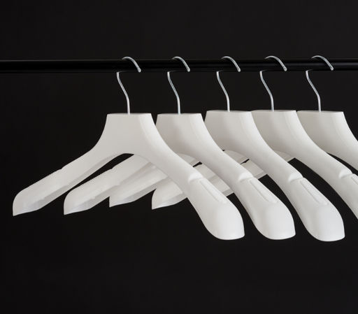 Вешалка пластиковая белая размер 52-54 (ФС 45/5) 5 шт - Магазин вешалок фото 2