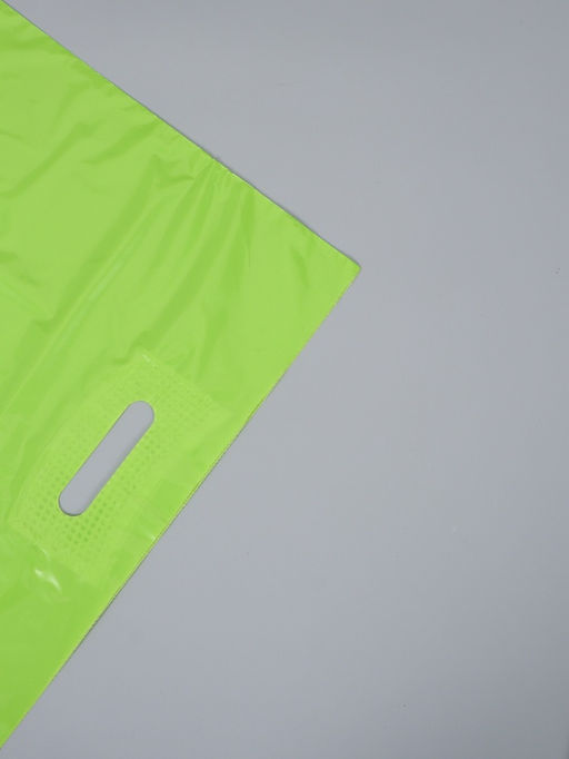 Цена за 50 шт. Пакет с вырубной усиленной ручкой ПВД 40х50 45 мкм Салатовый