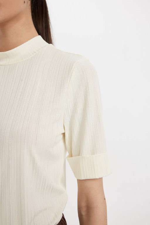 Футболка с короткими рукавами и полуводолазкой стандартного кроя в рубчик на бретельках - Defacto фото 4