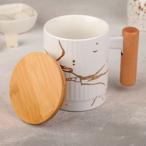 Кружка керамическая с деревянной крышкой «Мираж», 350 мл, цвет МИКС