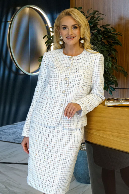 Костюм ALANI 2402-Р молоко с переплетением разноцветных нитей