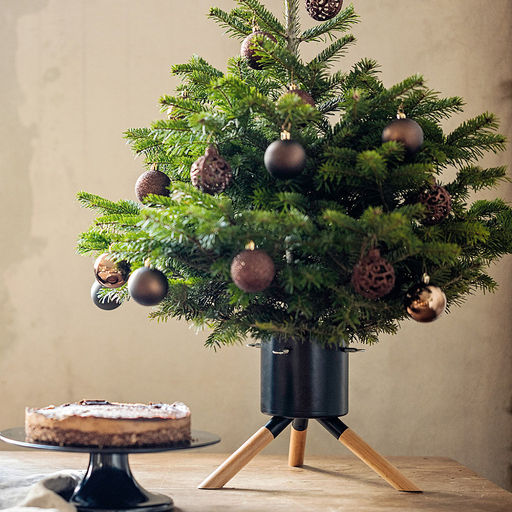 Подставка-чаша на ножках, для новогодней елки или новогодних композиций Финская, макс. высота дерева 1,5 м, размер ствола 3-9см, чаша для воды 1,4л, цвет черный, размер 33х28,8х23см, вес 1,5 кг, металл + дерево, в цветной коробке (Китай) - Домашняя мода фото 5