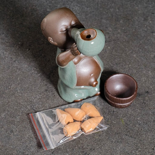 Подставка для благовоний TAKE IT EASY «Мальчик пьет», стелющийся дым, 13×8×9 см