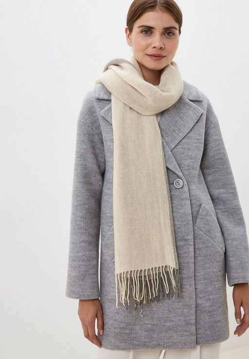 Палантин сливочного и серого цветов с бахромой
