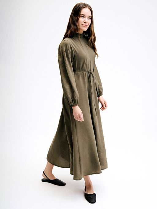 Hakim Yaka Pileli Elbise