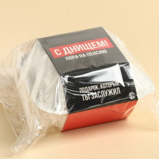 Подарочный набор Пора на пенсию в бенто коробке: леденец со вкусом колы 15 г., леденецы в тубусе мульти 32 г., жевательная резинка 15 г., молочный шоколад 27 г., печенье с предсказанием 6 г., жевательная конфета 10 г. - Фабрика счастья фото 7