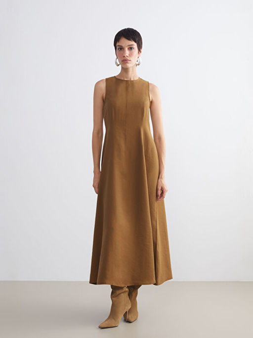 Bisiklet Yaka Kolsuz Elbise