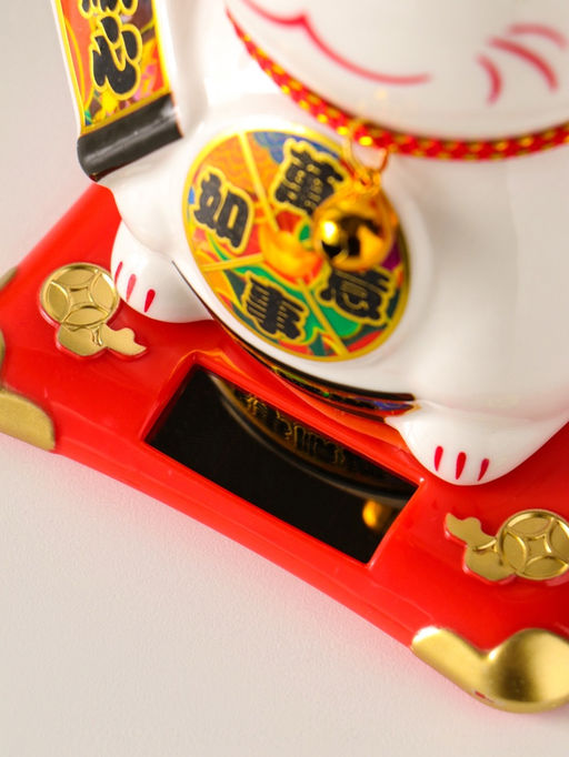 Маятник настольный антистресс от солнечной батареи «Манэки-нэко счастливый барабан», керамика, 10×11×10.8 см