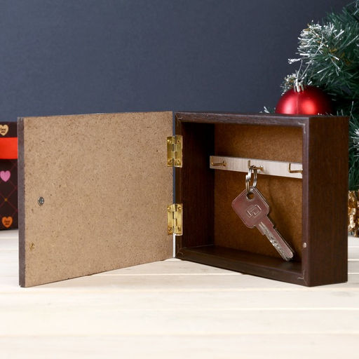 Ключница настенная «Снегири», панно декоративное, венге, 12×17 см