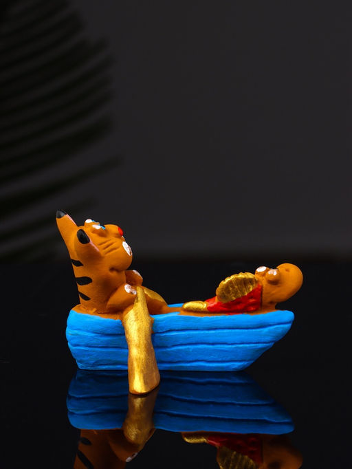 Фигурка полистоун «Кот в лодке с рыбкой», 4.2×5.8×5.4 см