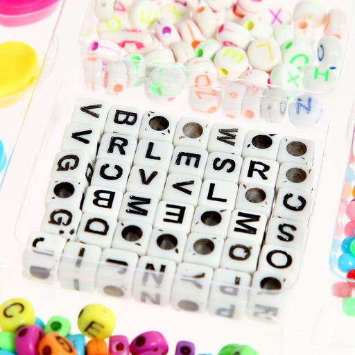 Набор для творчества Создай своё украшение, 600 бусин и шармов