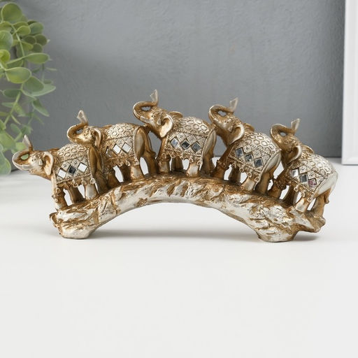 Фигурка полистоун «Пять слонов на камне в попонах с бахромой», 11×24.5×4.5 см