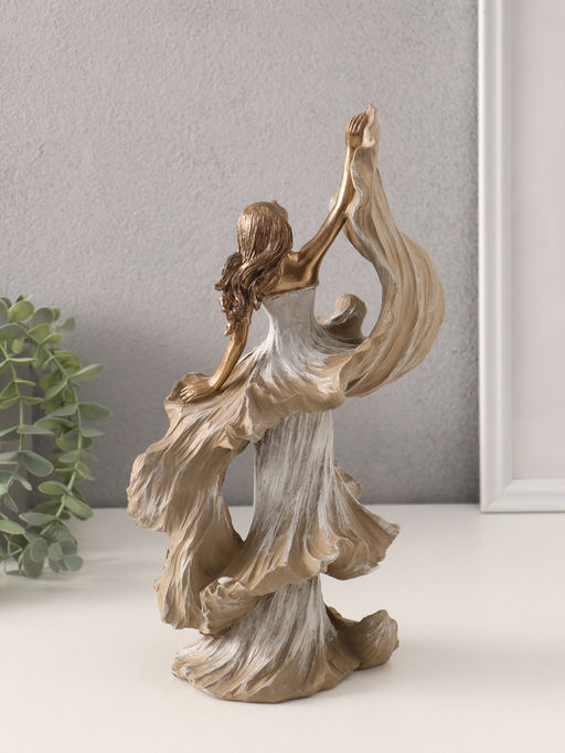 Фигурка полистоун «Воздушность. Девушка в платье со шлейфом», бежевый, 16.5×11.5×30 см