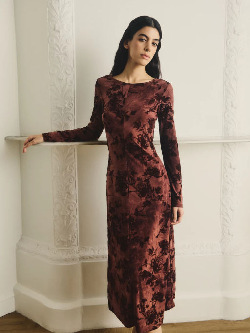 Трикотажное платье приталенного силуэта / Zarina