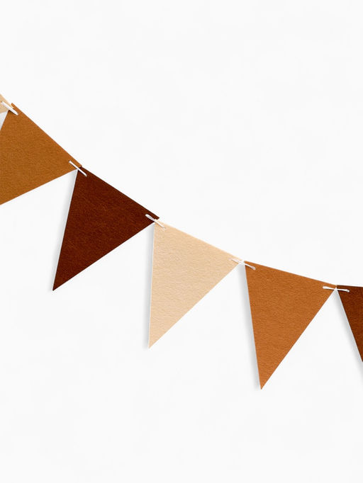 Гирлянда фетровая «Зайка»: 12 флажков + иголочка + лента