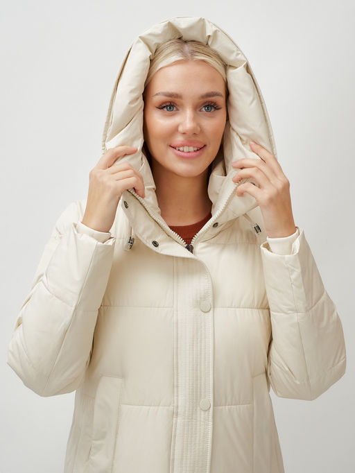 Пальто утепленное стеганное зимнее с капюшоном женское бежевого цвета 9601B - Holdluck фото 8