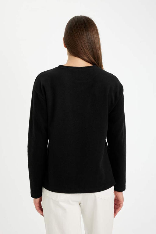 Женская черная однотонная футболка с длинным рукавом из ткани селаник стандартного кроя с круглым вырезом - Defacto фото 7