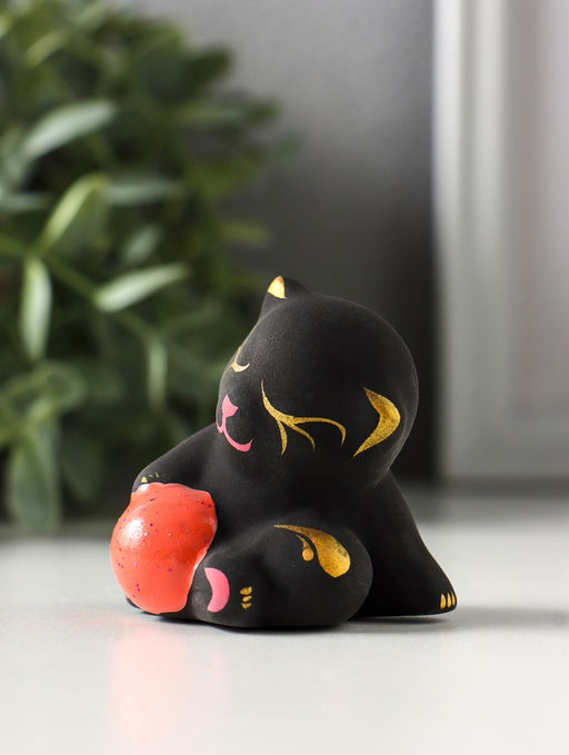 Фигура "Котик с мячом" 5,5 см, чёрный