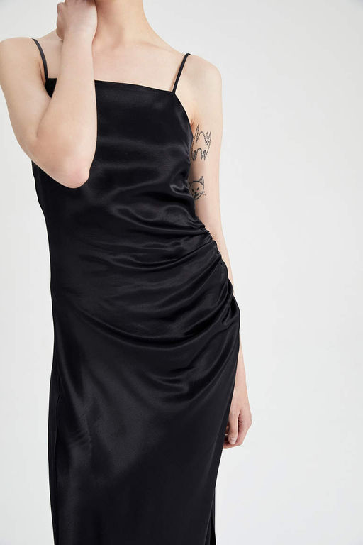 Черное атласное платье миди Bodycon с бретелями - Defacto фото 6