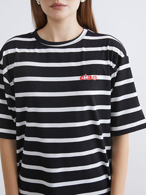 Bisiklet Yaka ?izgili Oversize Kad?n Ti??rt