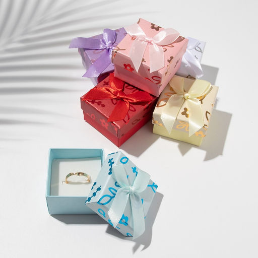 Цена за 6 шт. Коробочка подарочная под кольцо, серьги Цветы и листья, 5?5 см, (размер полезной части 4.5?4.5 см), МИКС, вставка белая