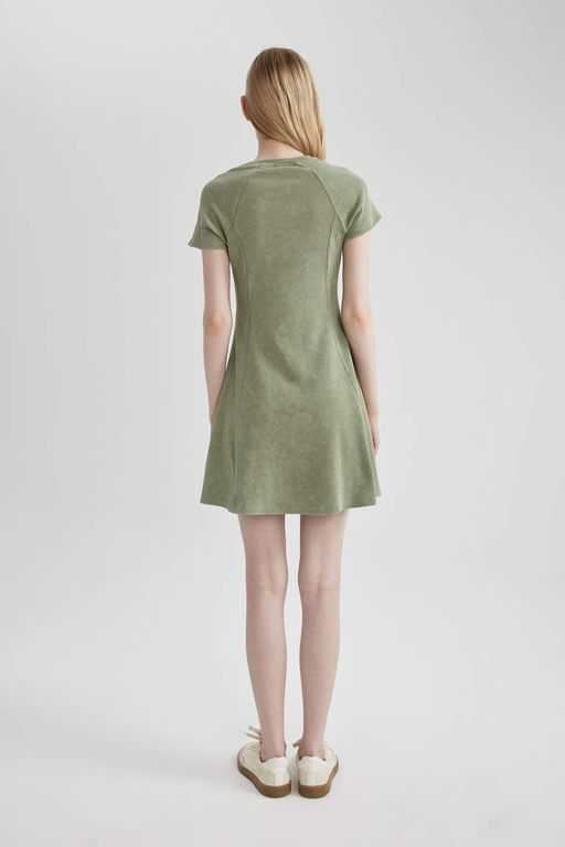 Мини-платье трапециевидной формы в рубчик с короткими рукавами и выцветшим эффектом - Defacto фото 7