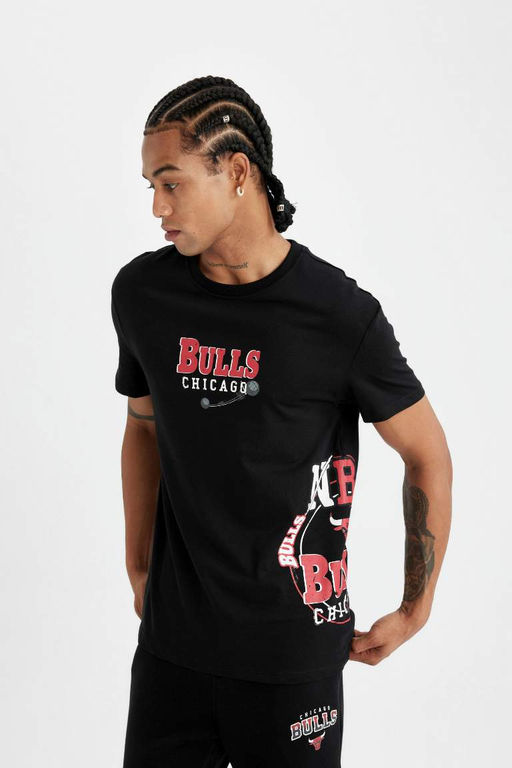 DeFactoFit Футболка стандартного кроя с короткими рукавами и круглым вырезом NBA Chicago Bulls