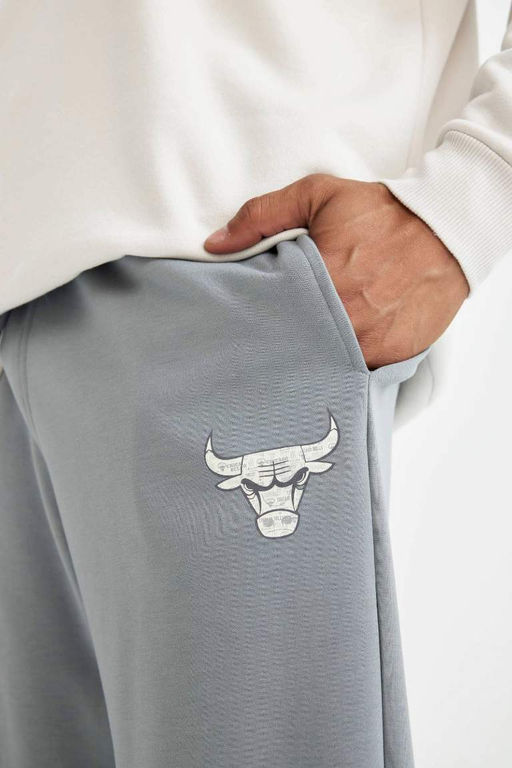 DeFactoFit NBA Chicago Bulls Стандартный крой с тремя карманами, прямые спортивные штаны для бега из ткани для скуба-дайвинга  фото 5